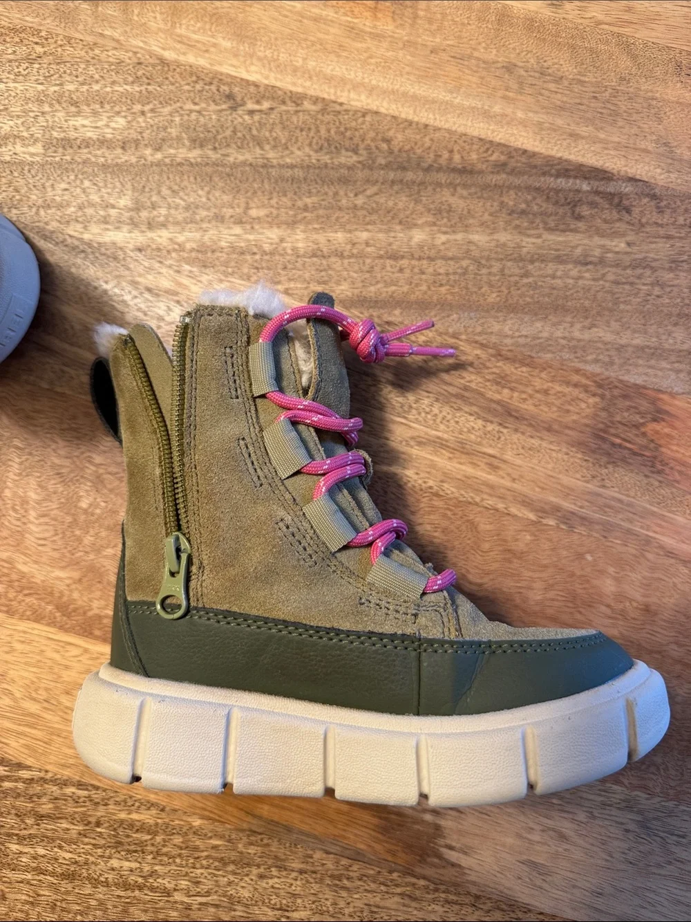Sorel Kids size 10 Waterproof Olive Gree Winter Boots with Pink Accents